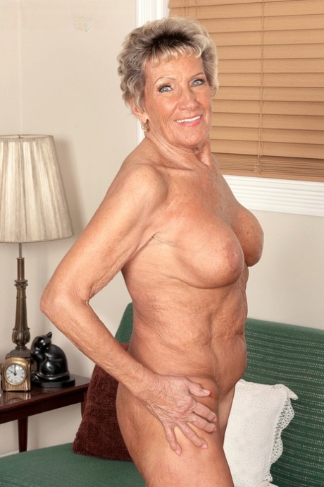 old woman hairy pussy porno photo 1