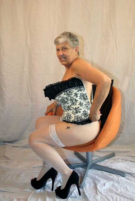 granny  short skirt granny sex pic 1