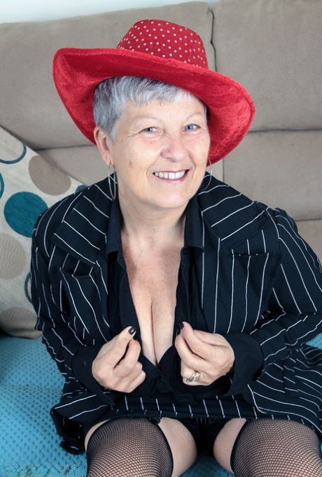 granny busty solo sex photos 1