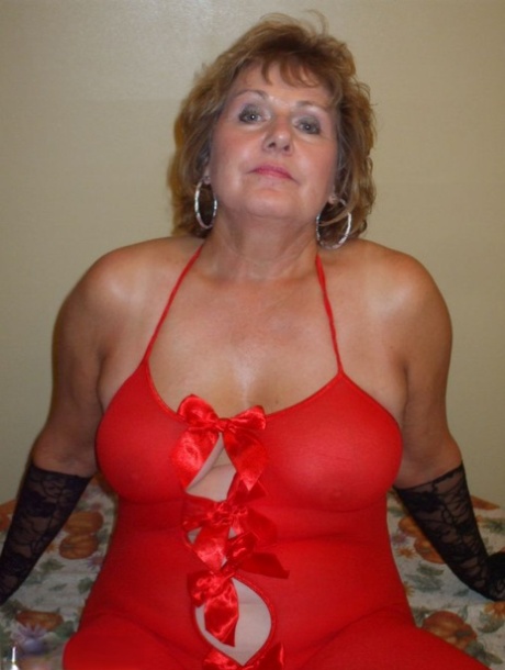 sexy older women huff naked gallery 1
