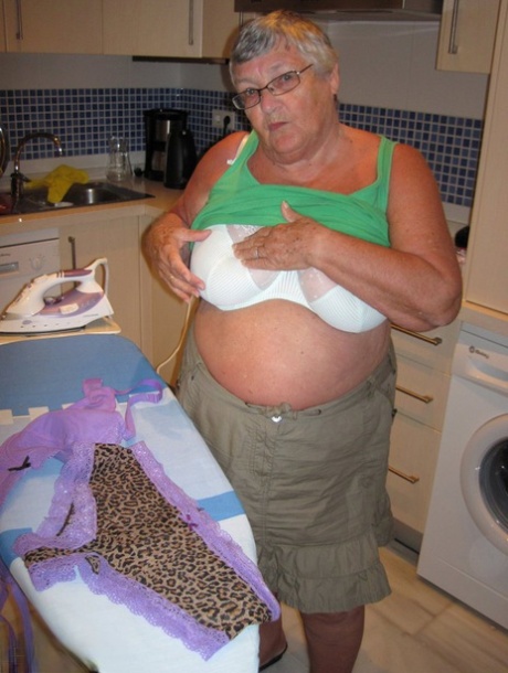 saggy beach granny mature porn pic 1