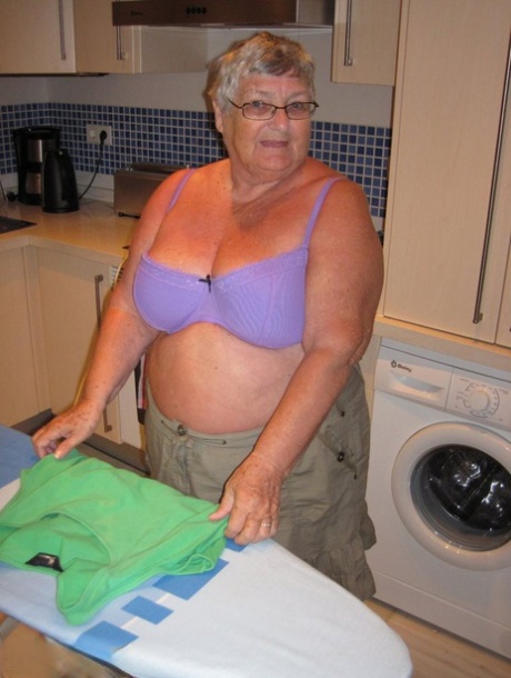 older woman vintage naked pic 1