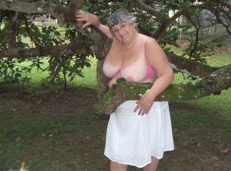 bastl granny naked photos 1