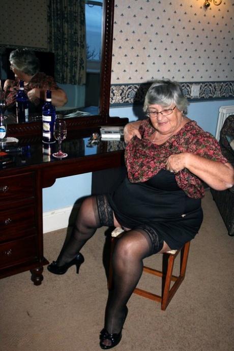 granny watches dickflash cum
