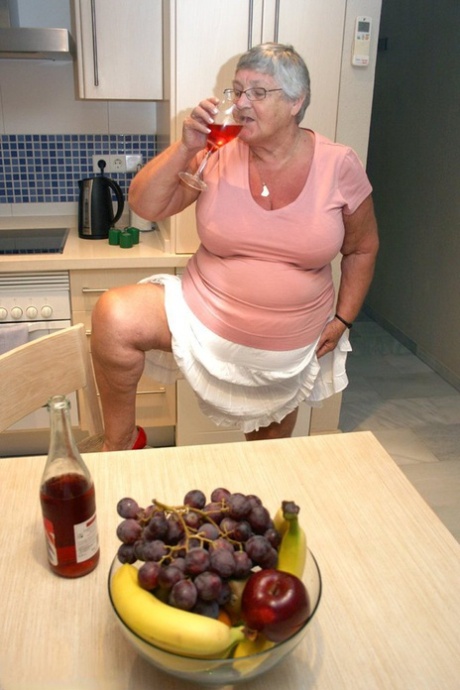 australian granny xxx pic 1