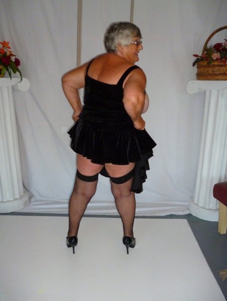 swinger granny bbc nude images 1