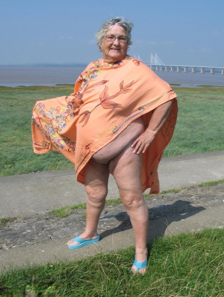 fat old woman dp