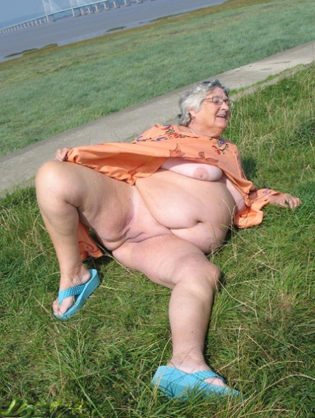 old woman moist hot pics 1