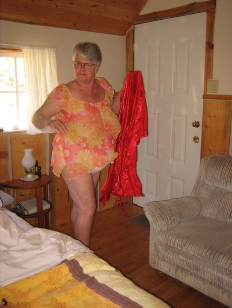 hairy granny omegle naked photos 1