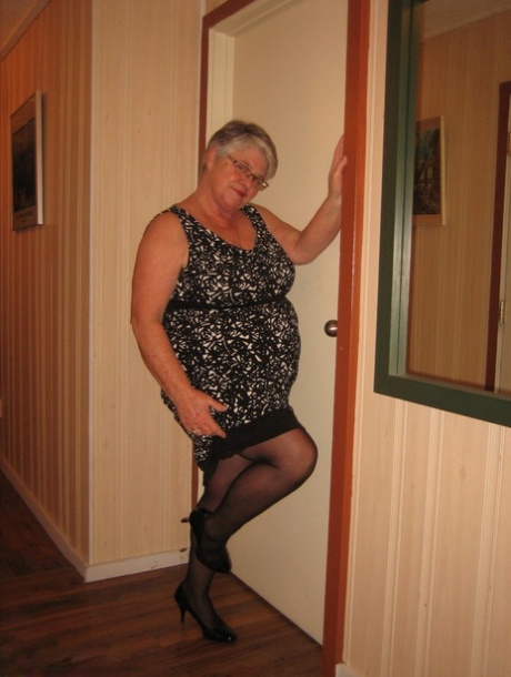 old woman sitting on floor porn picture 1