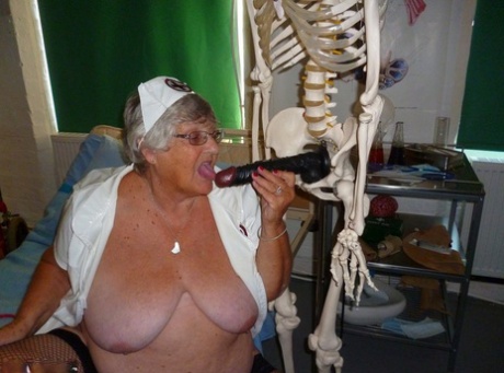 granny hard fuck sex picture 1