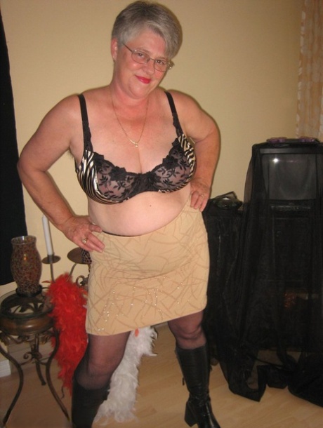 sweet fat granny nude pictures 1