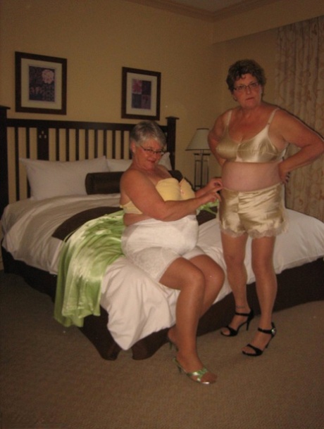old women spread hot image 1