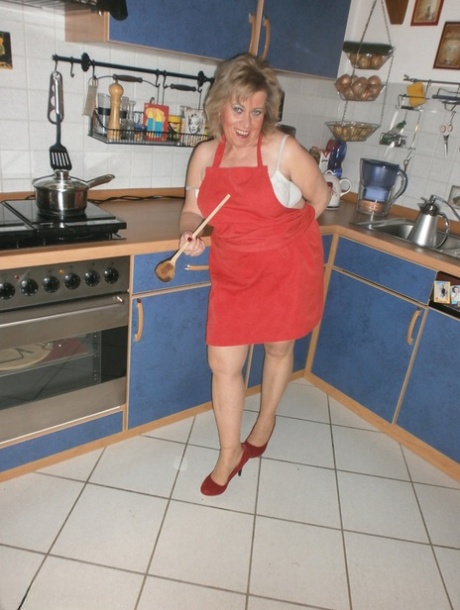 red mature women group hot image 1