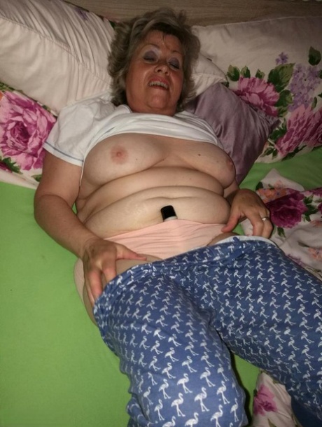 busty grannytures hot photo 1