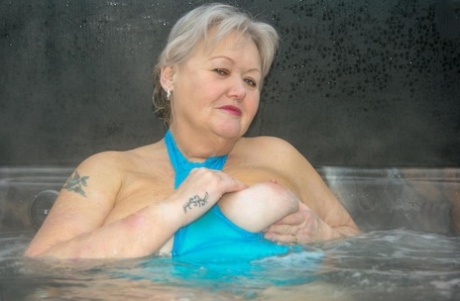 chbby granny nude photos 1