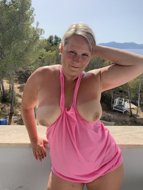 busty mature lesbian free pic 1