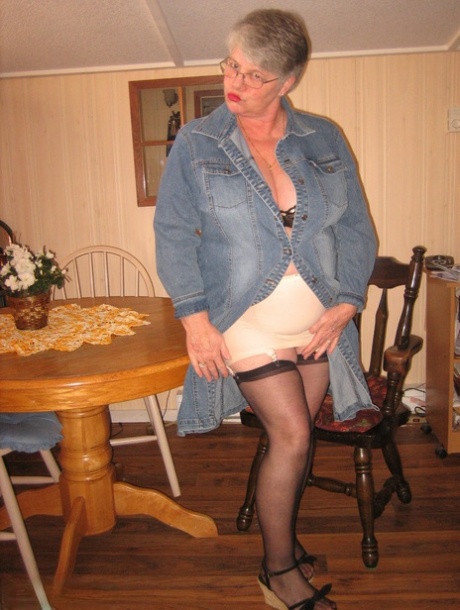 promiscuous older women sex picture 1