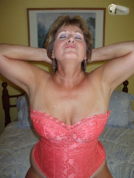 shapely granny xxx gallery 1