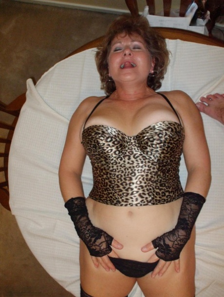 sexy hot older women babe cougar nude photo 1