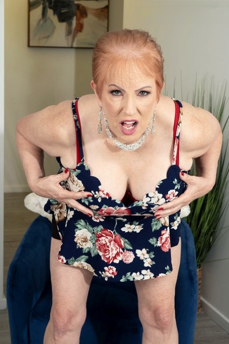 x 65 yr old slim woman fucking