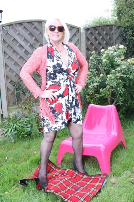 mature grandmothers hot photo 1