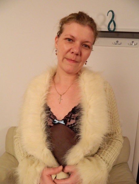 gilf mature nude picture 1