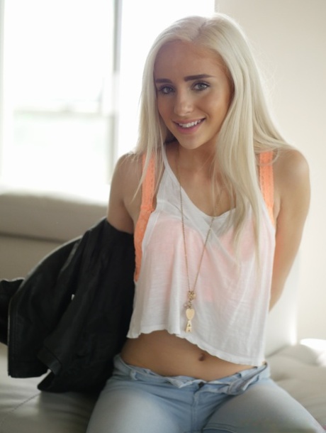 Naomi Woods sex photo