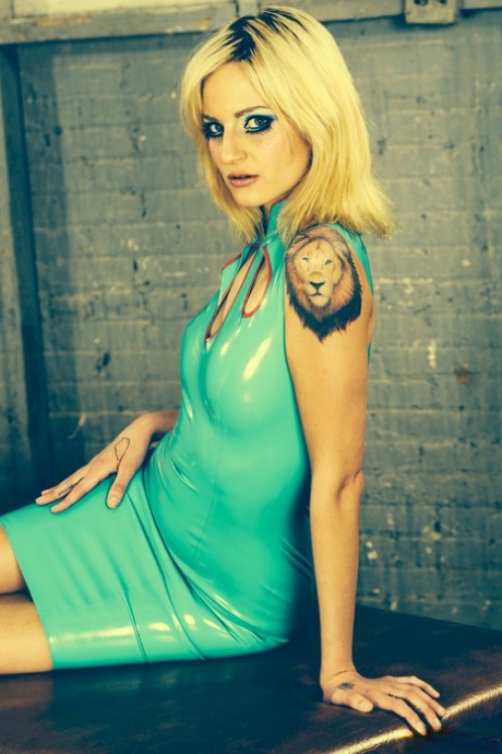 Phoenix Askani hot pic