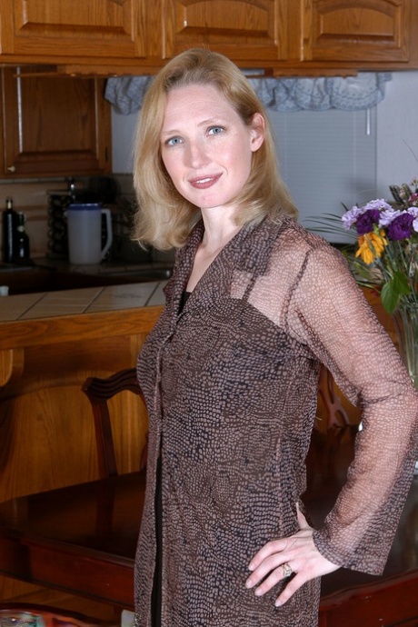 mature women wives hot pic 1