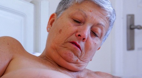 granny sucks bbc homemade sex pic 1