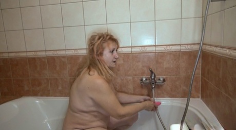 chubby granny stranger naked pic 1