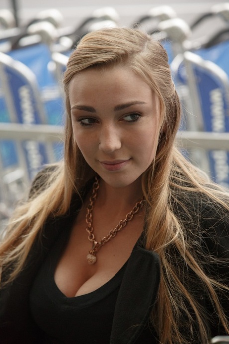 Kendra Sunderland free picture