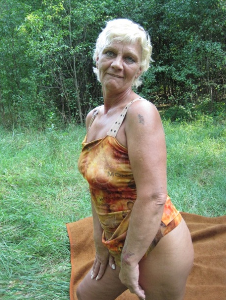 promiscuous older women sex photo 1