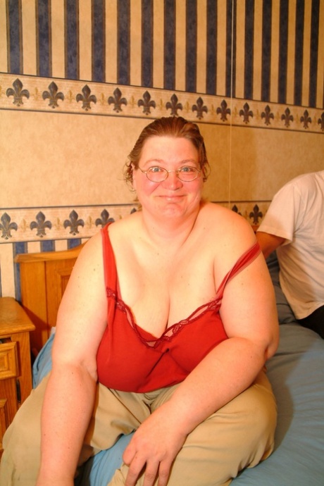 redtude mature hot pic 1